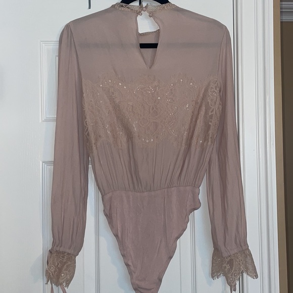 Mauve lace trim bodysuit - Picture 4 of 4